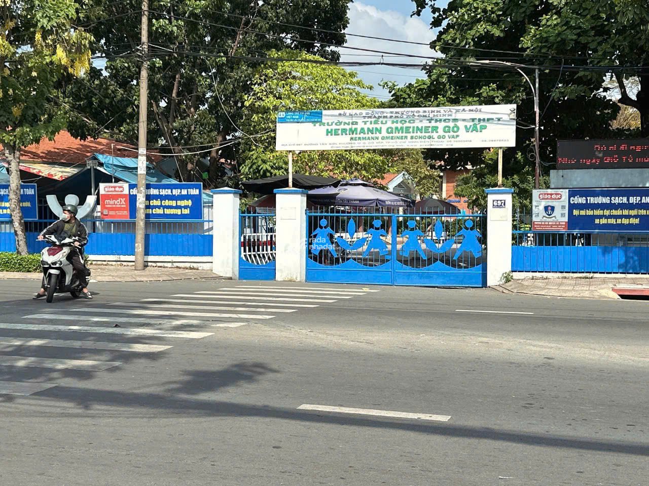 Nhà đẹp 4 lầu có hầm HXT 80m2 ngang 4m ở ngay đi bộ ra đường Quang Trung gần Emart 9.5 tỷ