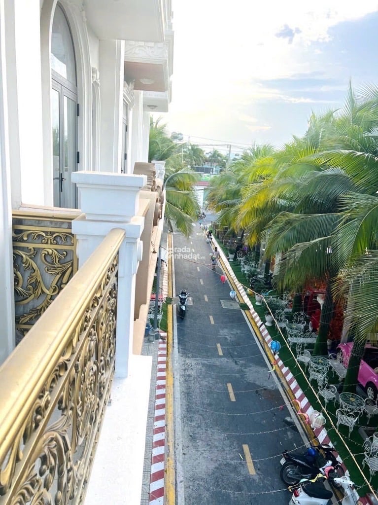 ờng nhựa 7m, vị trí đẹp, gần bệnh viện Bình Tân, trường tiểu học Phù Đổng, di chuyển 15 phút tới Si