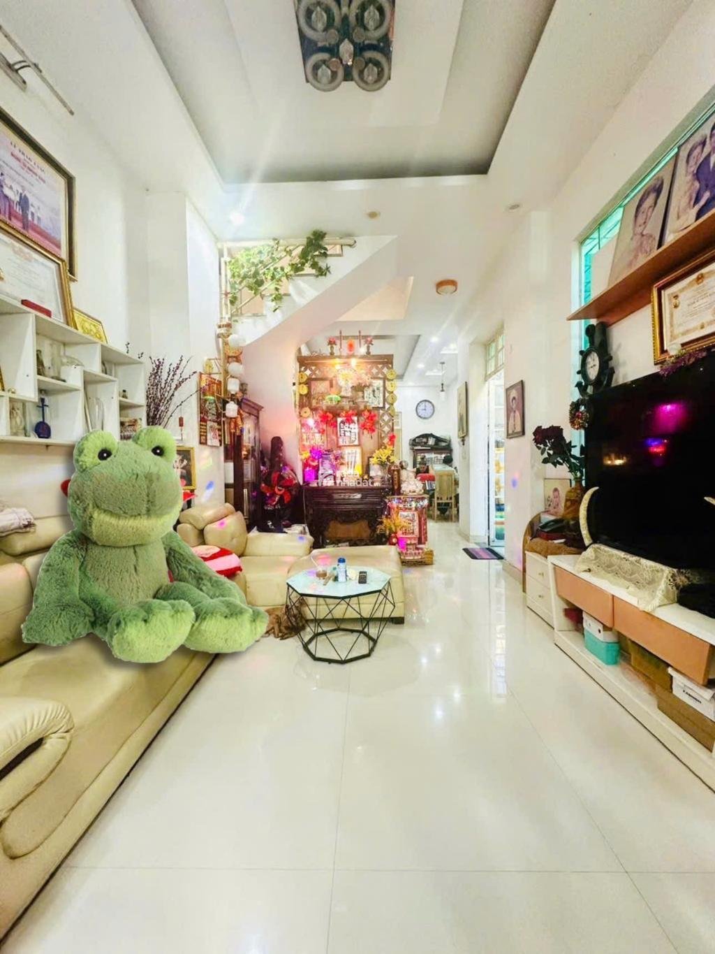 BÁN NHÀ MẶT TIỀN PHƯỜNG 4 QUẬN 8 85M2 6.X TỶ 3 TẦNG XE HƠI VÀO NHÀ 