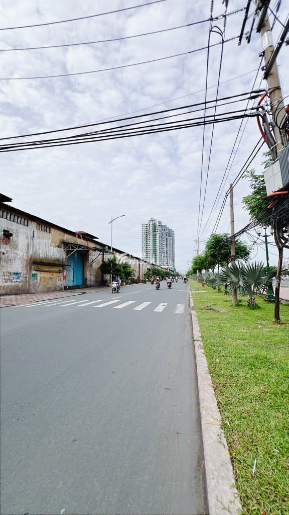 BÁN NHÀ HOÀI THANH BẾN BÌNH ĐÔNG QUẬN 8 42M2 3.X TỶ 5X8M SÁT MẶT TIỀN 