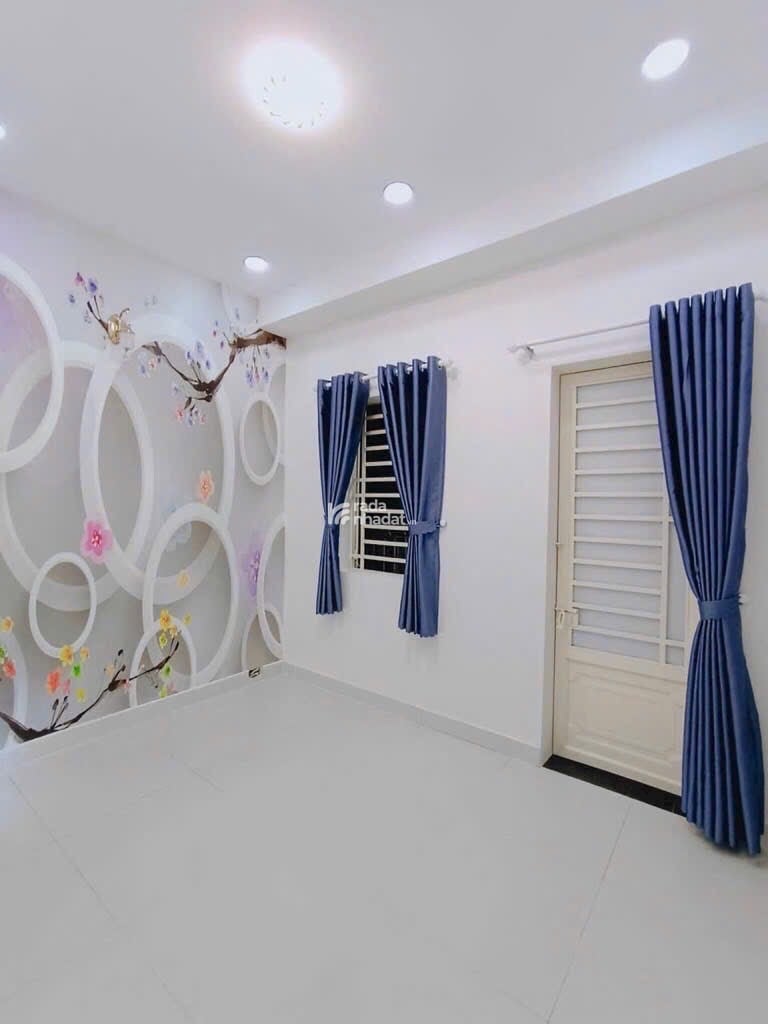 Nhà Đẹp - Gần Mặt Tiền - Hẻm Thông