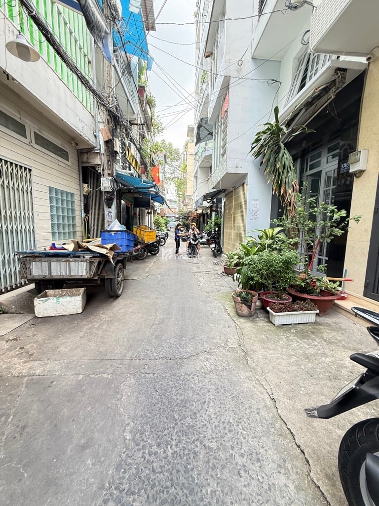 BÁN NHÀ HẺM XE HƠI 1 TRỤC - GẦN CHỢ HOA - ĐANG CHO THUÊ 20 TRIỆU/T
