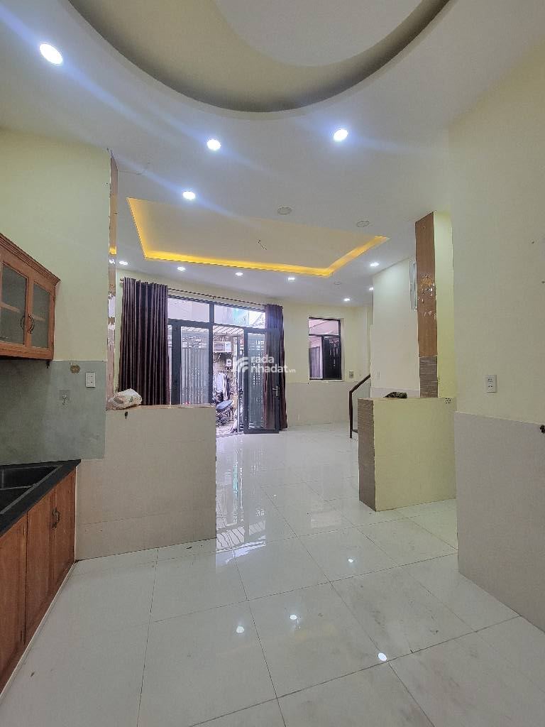 Sát Cầu vượt Cây Gõ, 72m2 - 4 tầng - cho thuê 15triệu /tháng