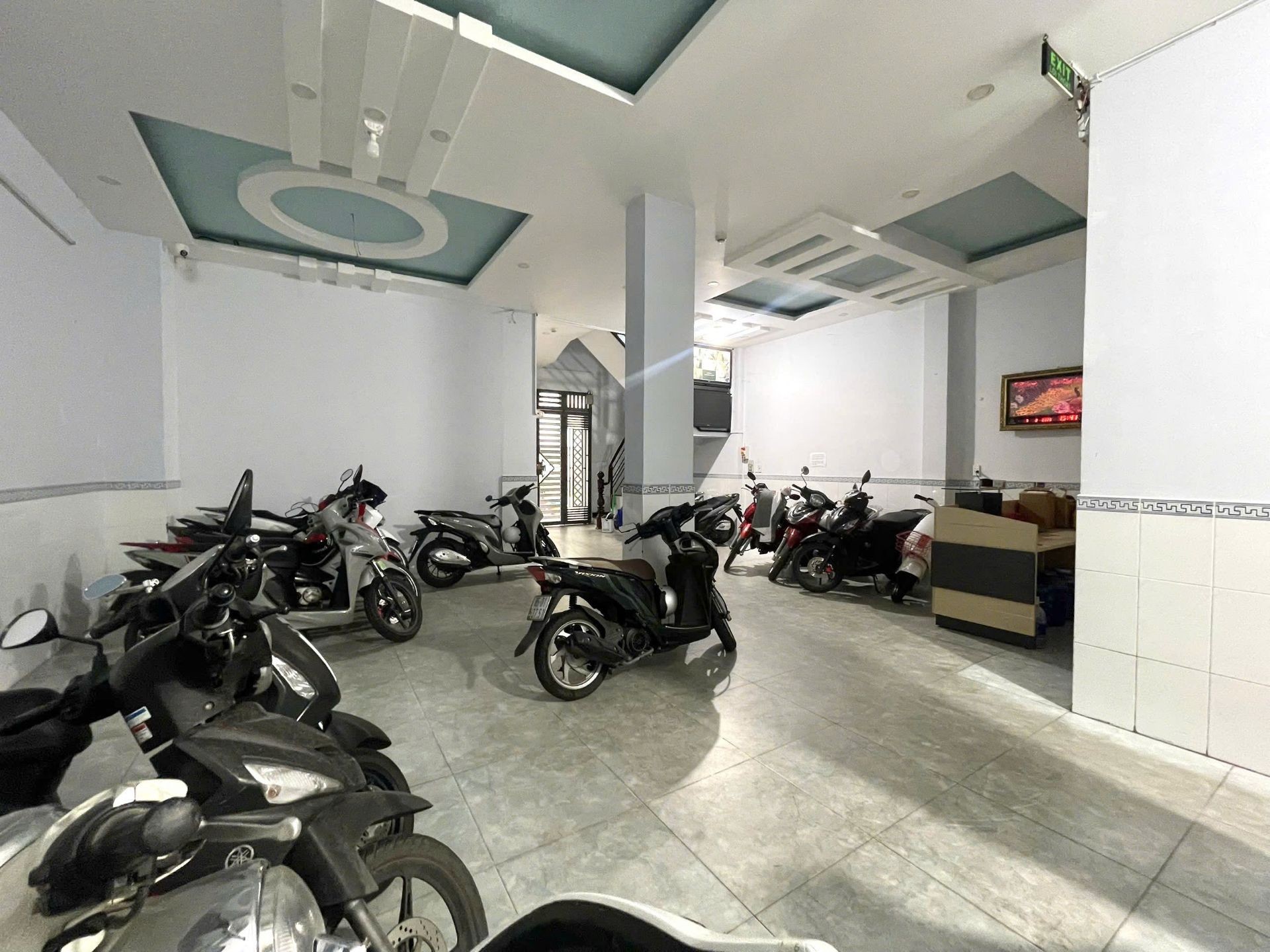 Tòa nhà CHDV đường xe hơi Dương Đức Hiền, 250m2, 8.2x30, 35 phòng, TN 150-200tr