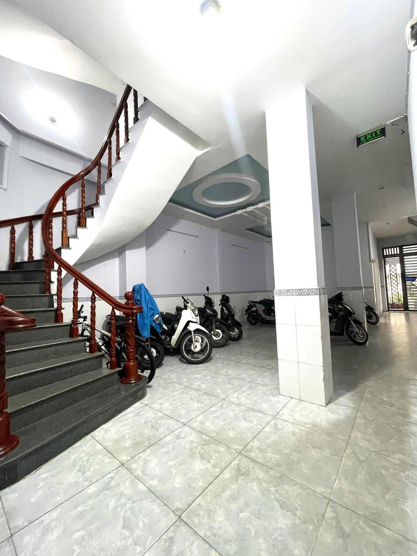 Tòa nhà CHDV đường xe hơi Dương Đức Hiền, 250m2, 8.2x30, 35 phòng, TN 150-200tr