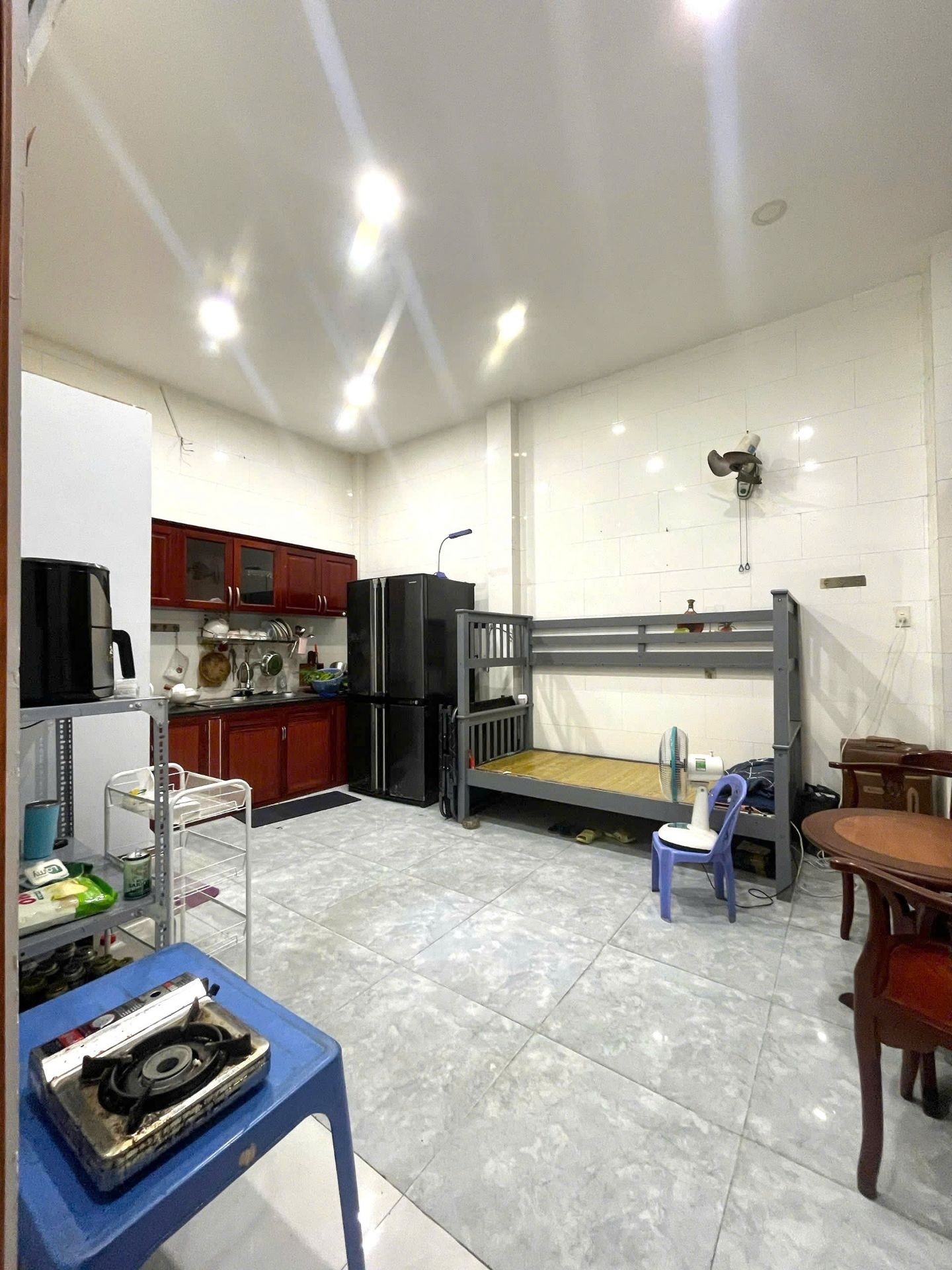 Tòa nhà CHDV đường xe hơi Dương Đức Hiền, 250m2, 8.2x30, 35 phòng, TN 150-200tr