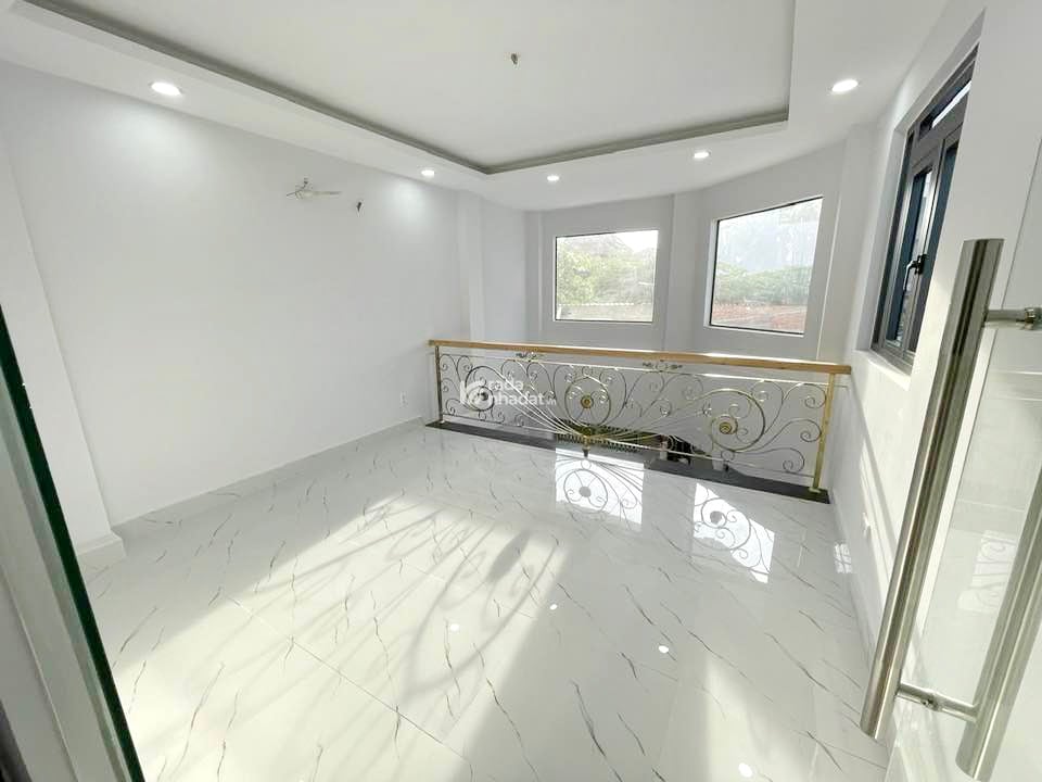 Bán nhà mới 3 lầu 6PN hẻm xe hơi đường Bông Sao Phường 5 Quận 8