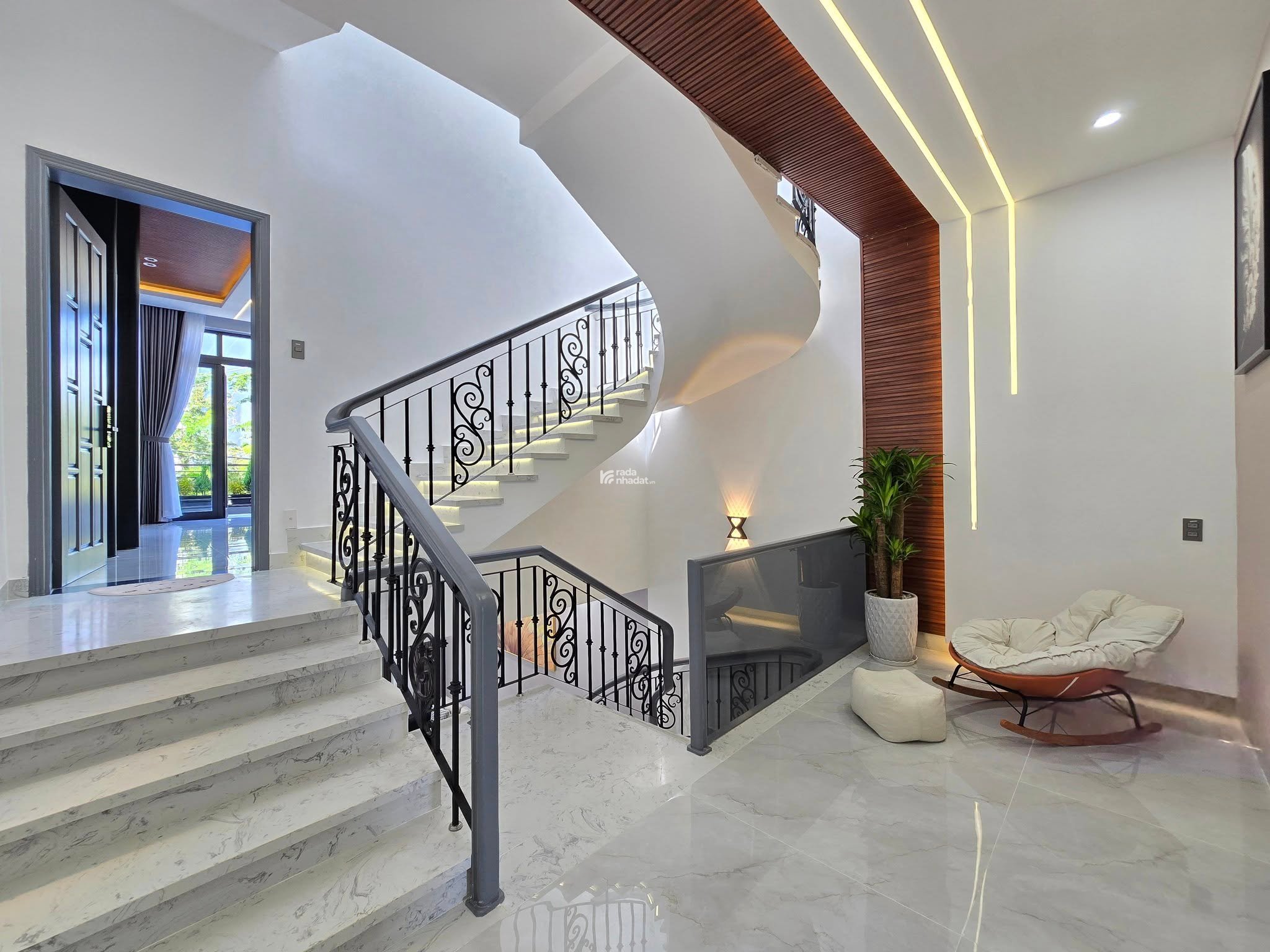 Bán Nhà Phố Đẹp Tại Thủ Dầu Một Vị Trí Đẹp Giá Tốt - Sổ Hồng Riêng