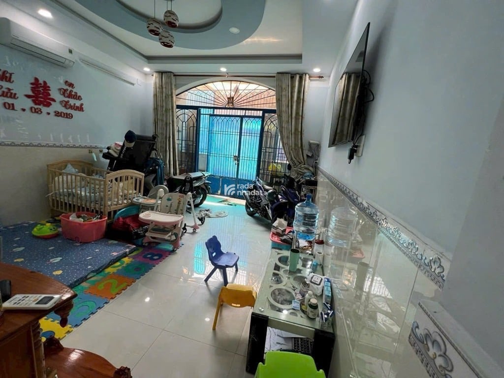 Bán nhà Trần Xuân Soạn (cách MT 100m); 4,5x15m; 2 tầng; 3PN; SH hoàn công
