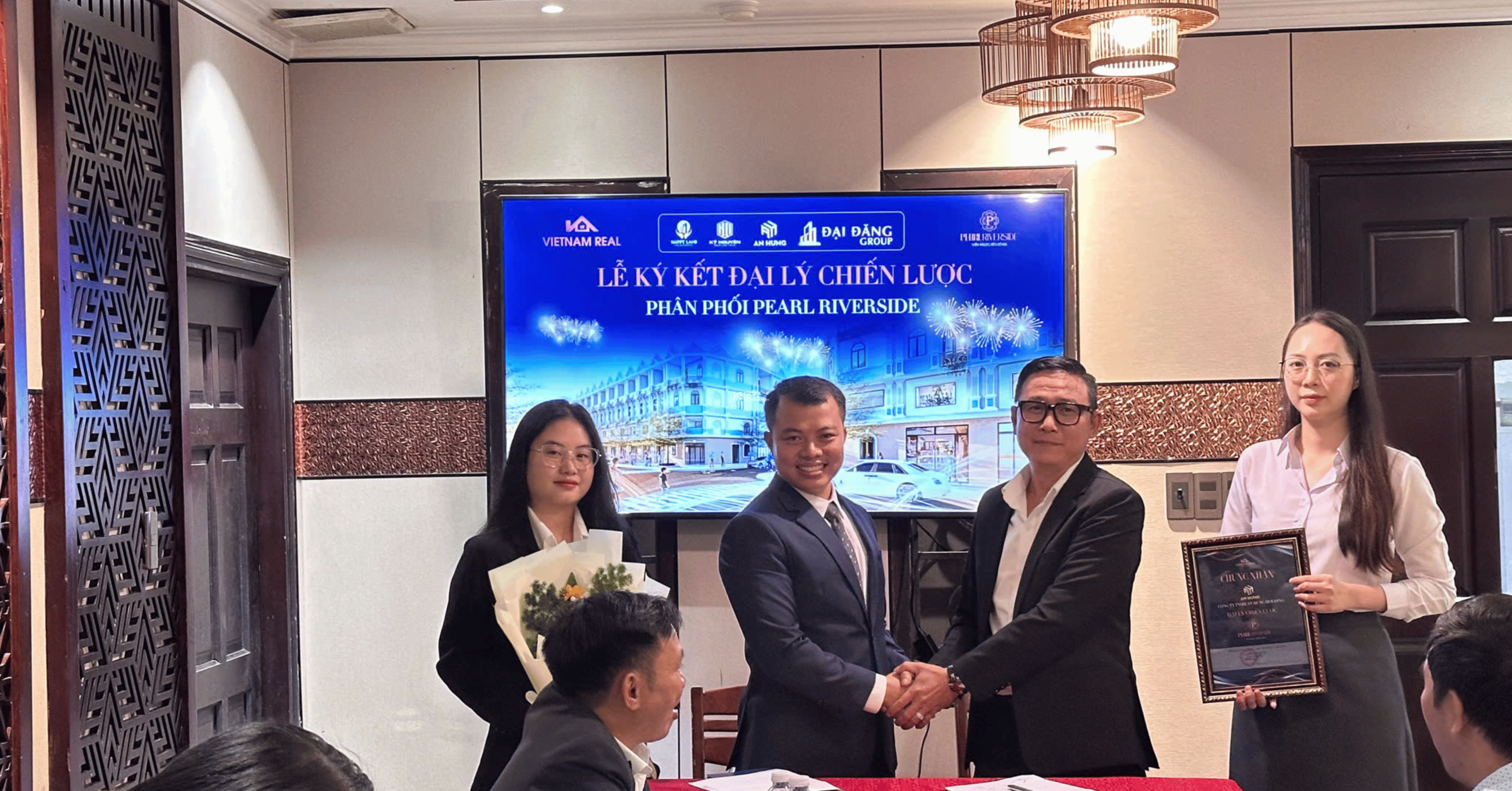 Mở bán 45 nhà phố Pearl Riverside phú định quận 8, 1 trệt, lửng 2 lầu, 4PN, 170m2 sàn