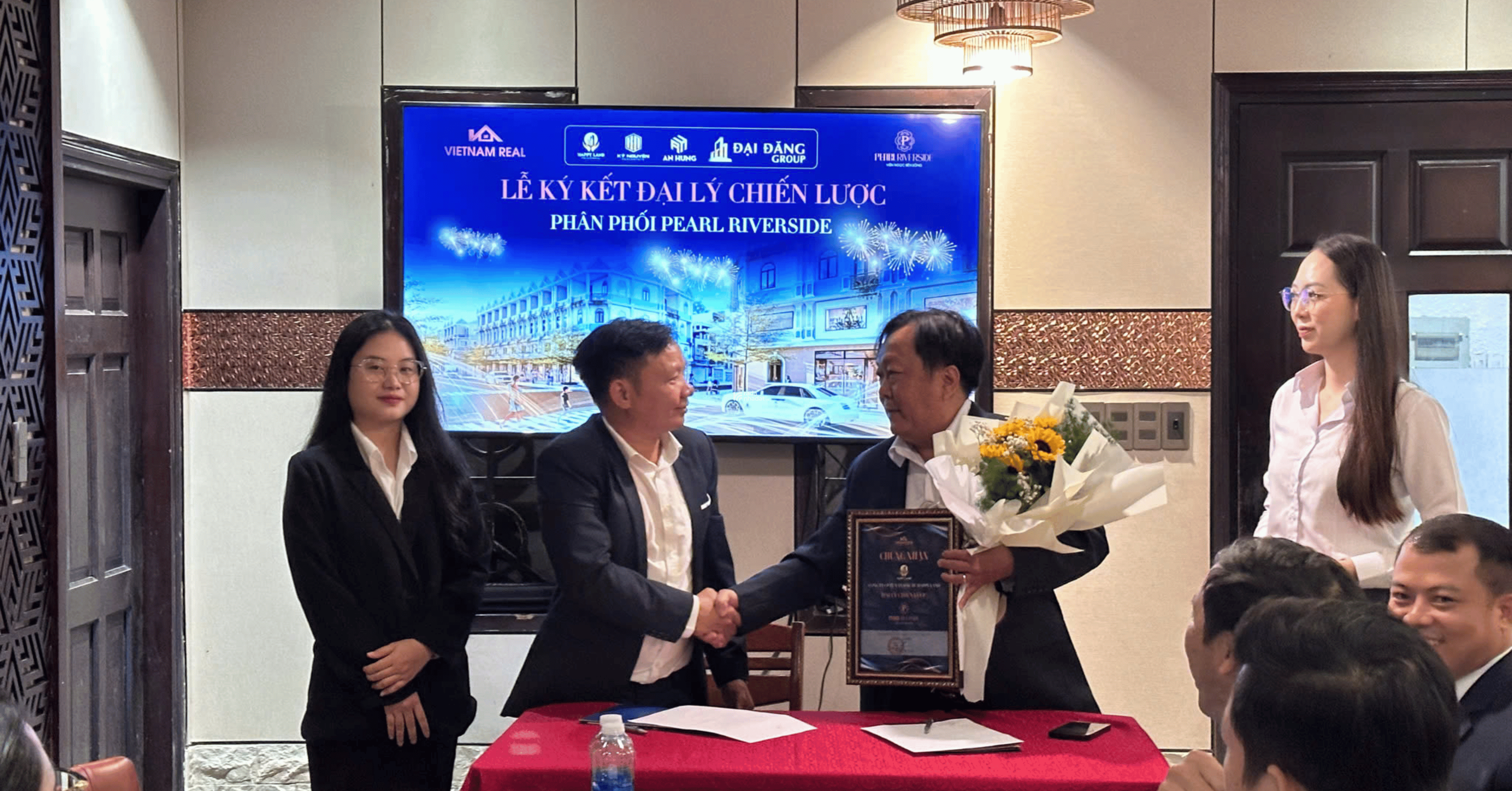 Mở bán 45 nhà phố Pearl Riverside phú định quận 8, 1 trệt, lửng 2 lầu, 4PN, 170m2 sàn