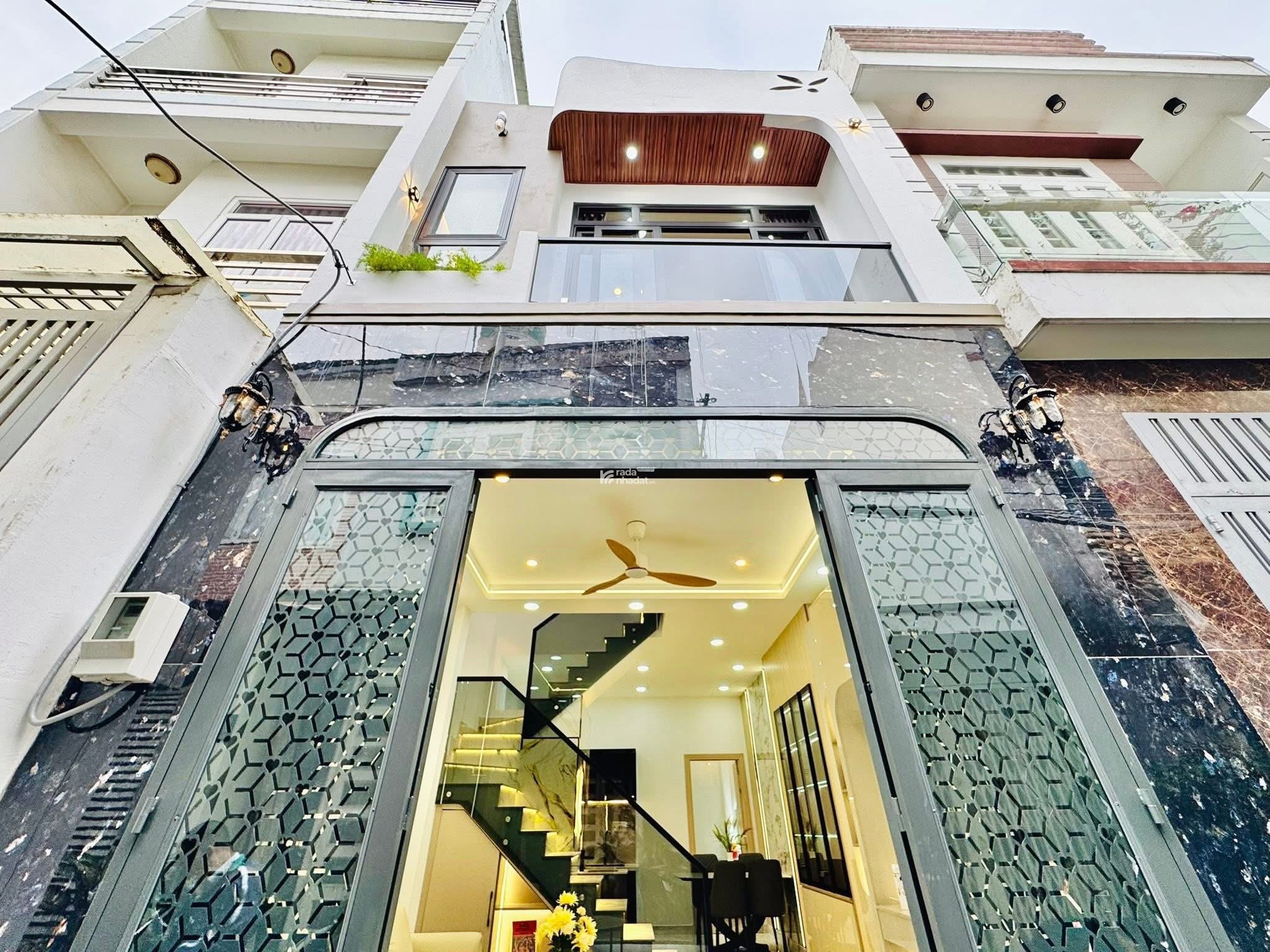 Xoay vốn bán nhà Đường Nguyễn Đình Chiểu Quận 3 , 70m2 Giá 3ty020 lh Vân