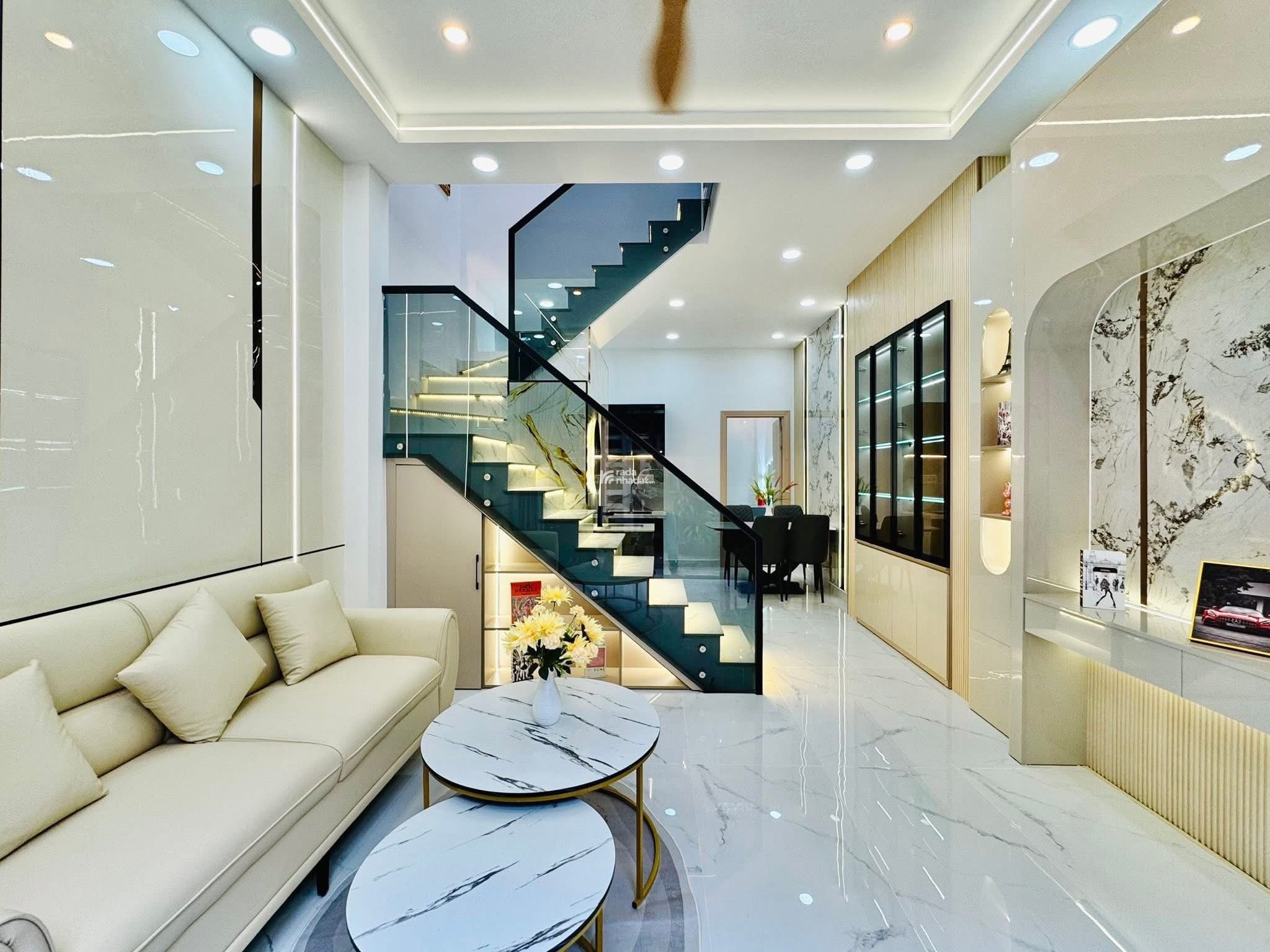 Xoay vốn bán nhà Đường Nguyễn Đình Chiểu Quận 3 , 70m2 Giá 3ty020 lh Vân