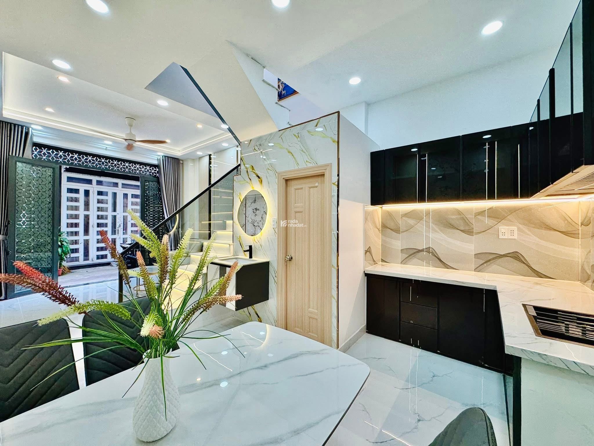 Xoay vốn bán nhà Đường Nguyễn Đình Chiểu Quận 3 , 70m2 Giá 3ty020 lh Vân