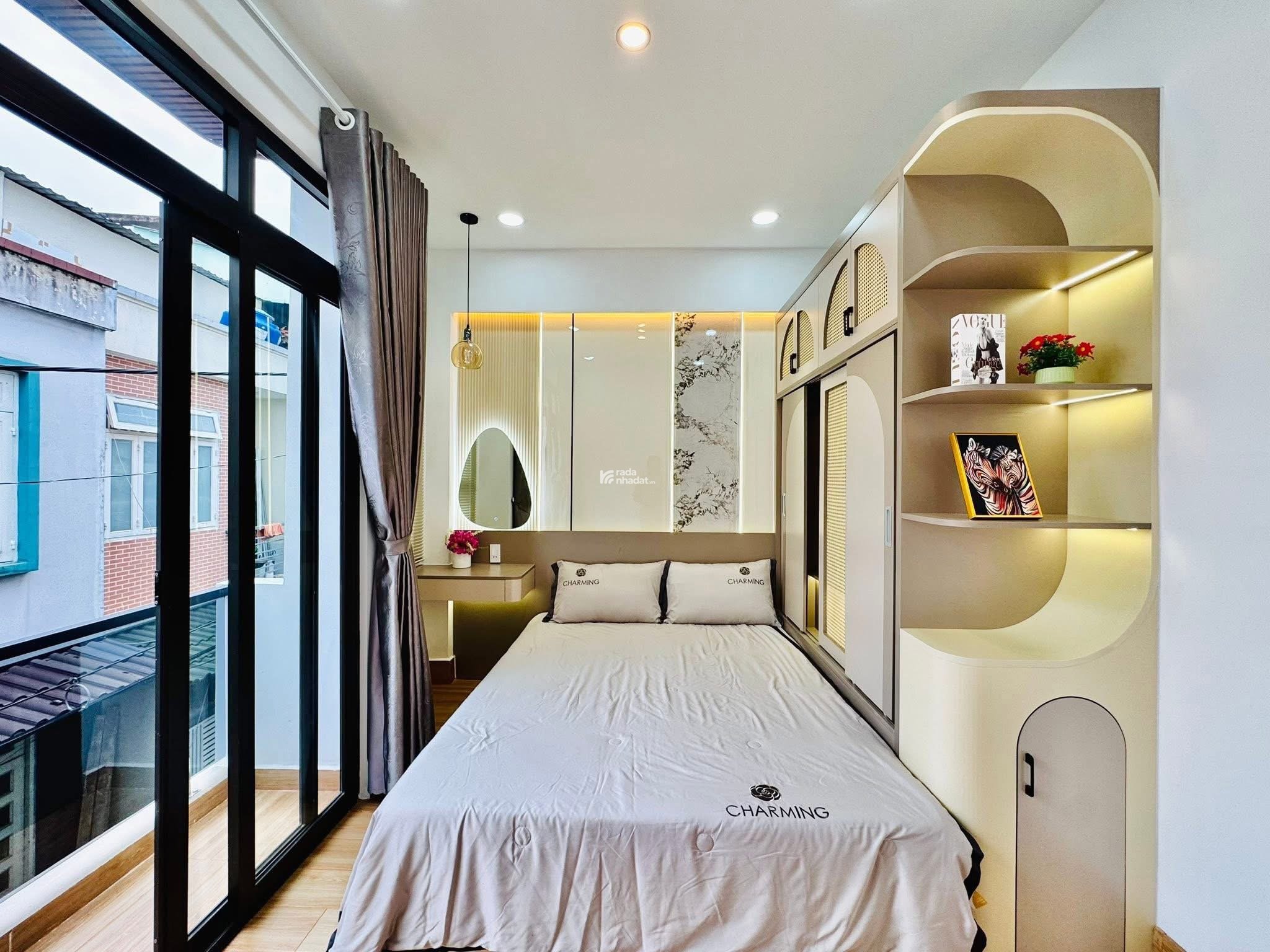 Xoay vốn bán nhà Đường Nguyễn Đình Chiểu Quận 3 , 70m2 Giá 3ty020 lh Vân
