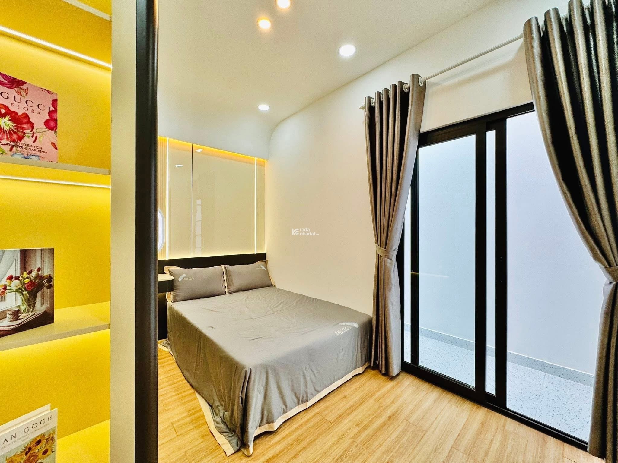 Xoay vốn bán nhà Đường Nguyễn Đình Chiểu Quận 3 , 70m2 Giá 3ty020 lh Vân