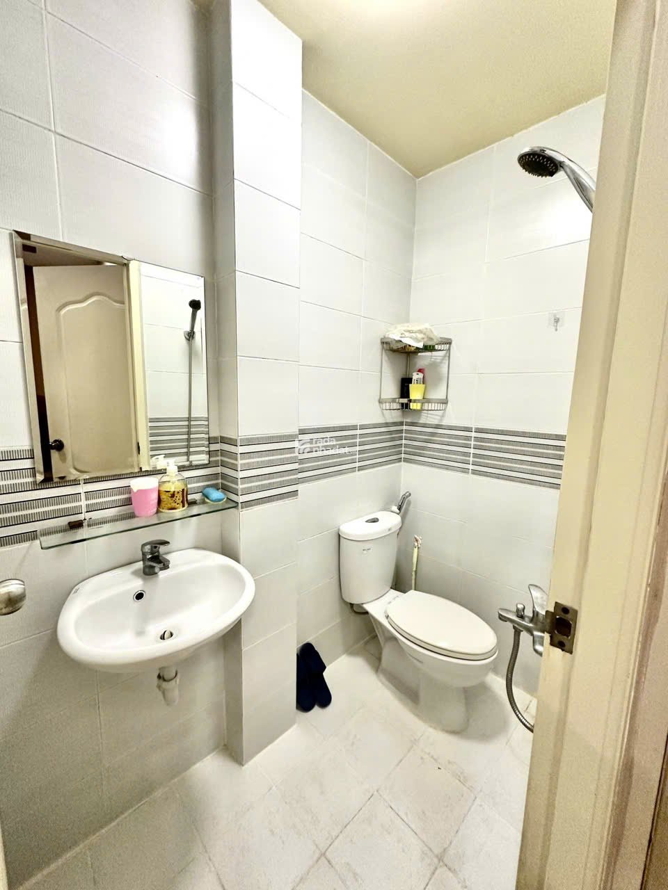 Bán nhà hẻm xe hơi Hoàng Hoa Thám 44m2 đúc 4 tầng 5PN nhỉnh 8 tỷ tl