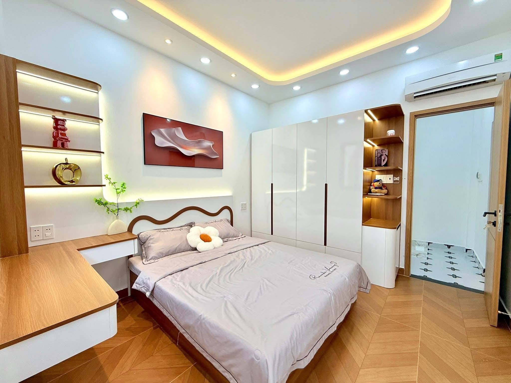 Bán nhà sổ riêng gần sân bay giá siêu đẹp, đường Cửu Long, Phường 2, Tân Bình SHR