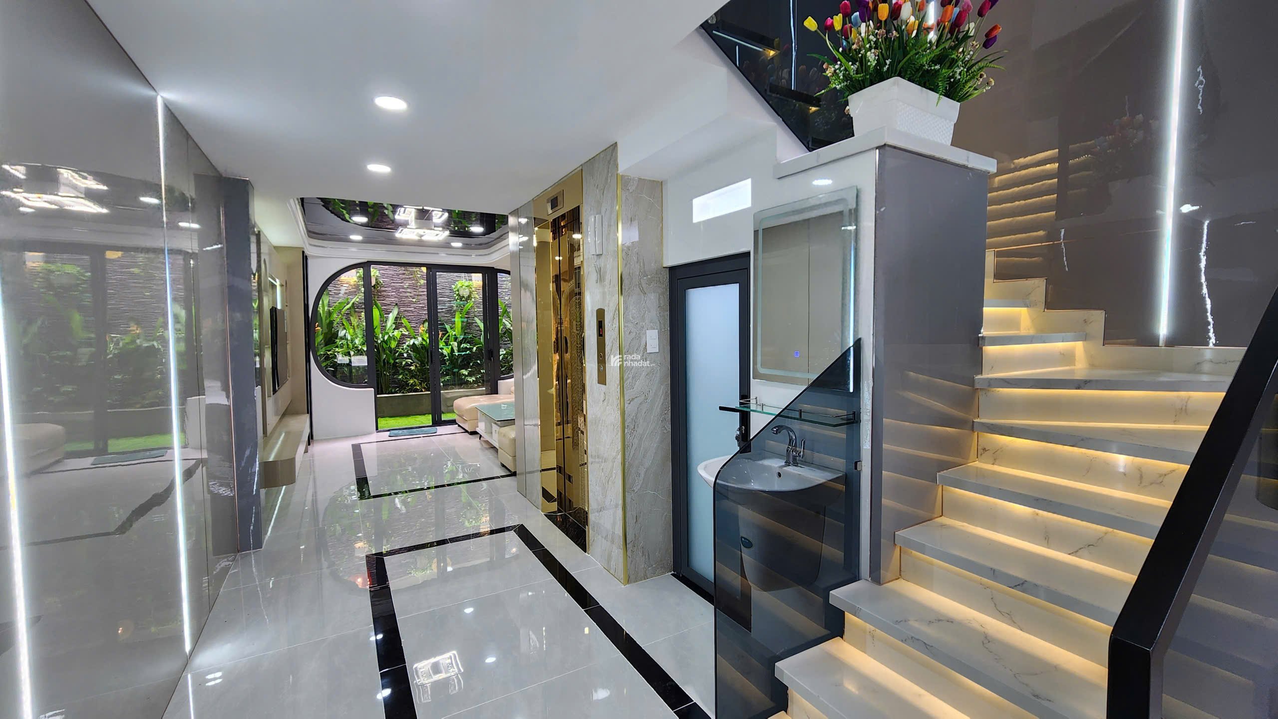 NHÀ PHỐ THANG MÁY - ĐẲNG CẤP - 4 TẦNG - FULL NỘI THẤT NGAY NGÃ TƯ GA - QUẬN 12