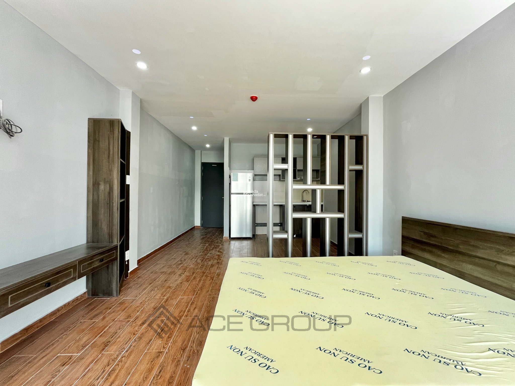 Cho thuê căn hộ quận 3, đầy đủ nội thất, ban công, mặt tiền gần công viên Tao Đàn