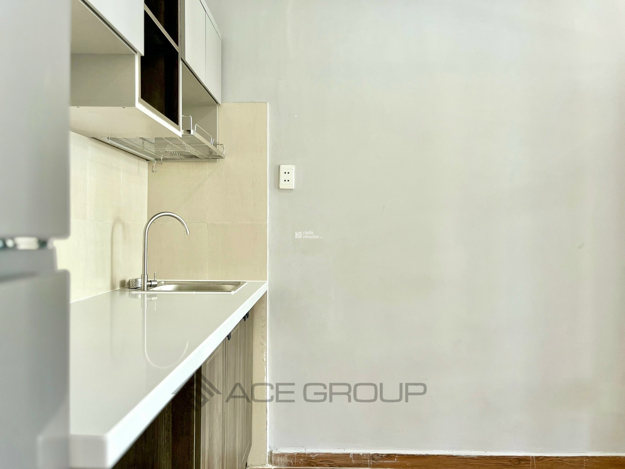 Cho thuê căn hộ quận 3, đầy đủ nội thất, ban công, mặt tiền gần công viên Tao Đàn