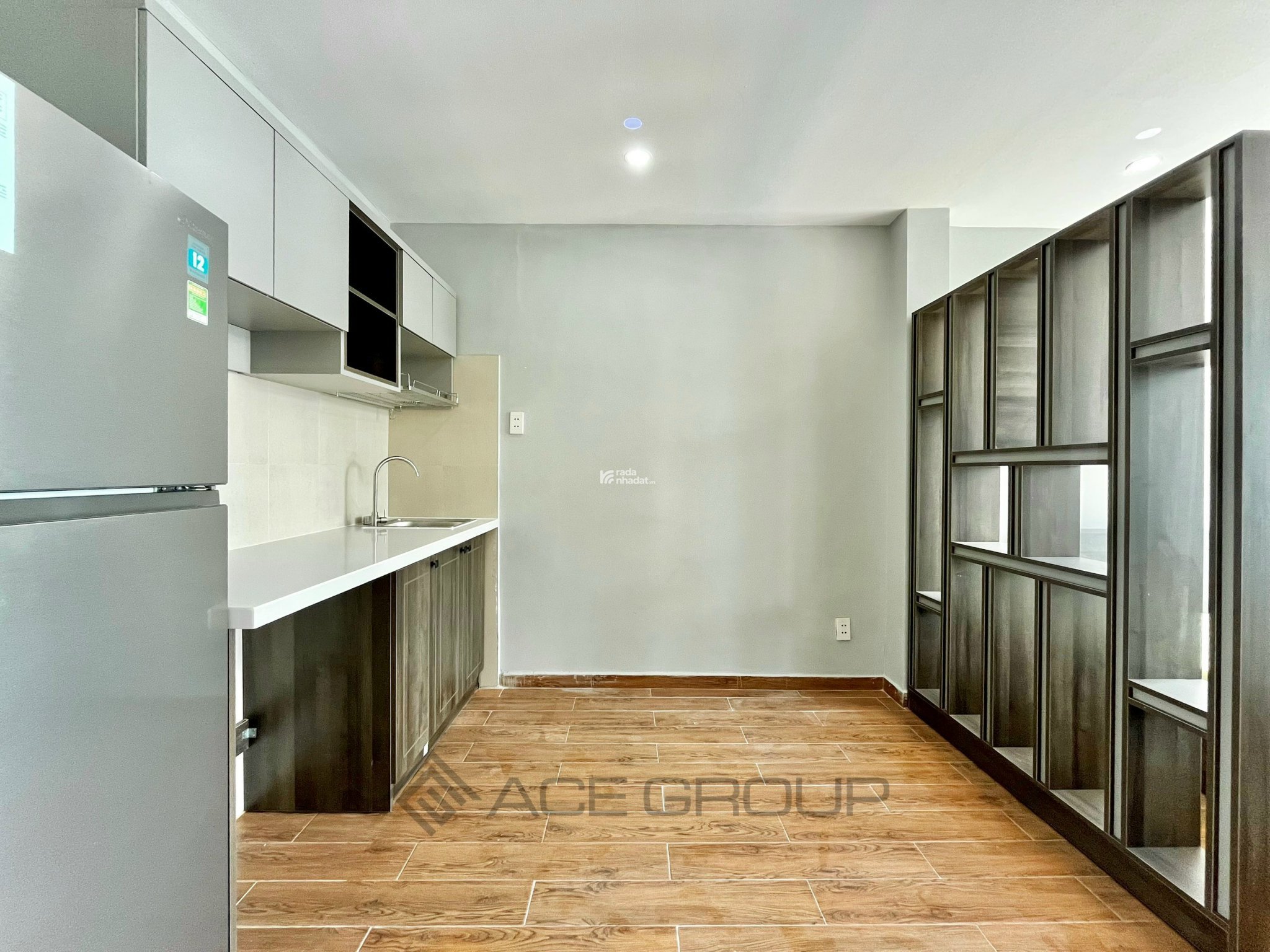 Cho thuê căn hộ quận 3, đầy đủ nội thất, ban công, mặt tiền gần công viên Tao Đàn