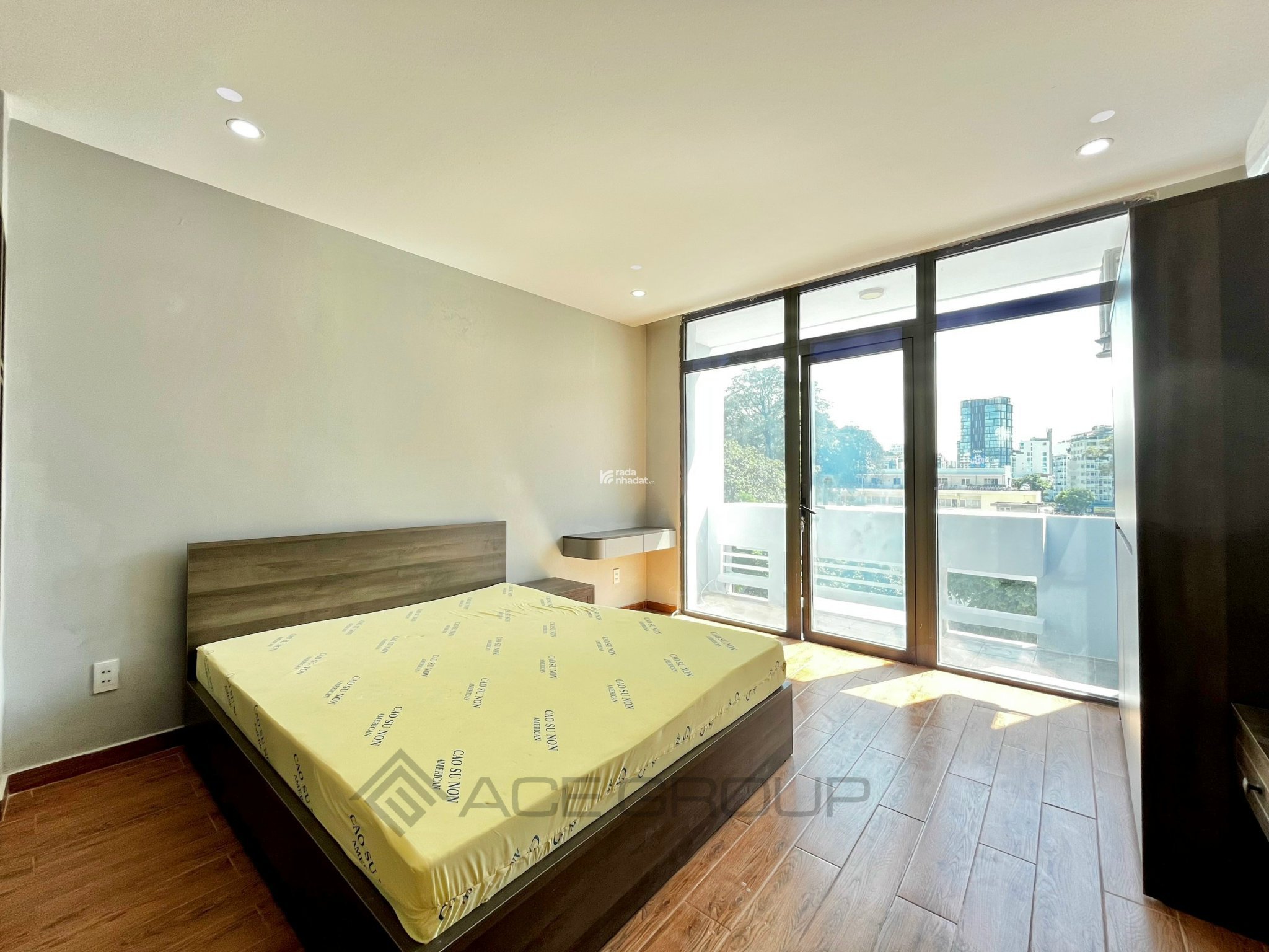 Cho thuê căn hộ quận 3, đầy đủ nội thất, ban công, mặt tiền gần công viên Tao Đàn