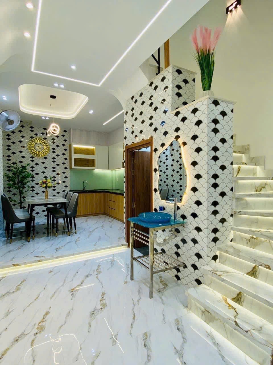 Nhà pháp lý rõ ràng DT 49,3m2 giá 3tỷ1 đường Hoàng Việt P.4 Tân Bình