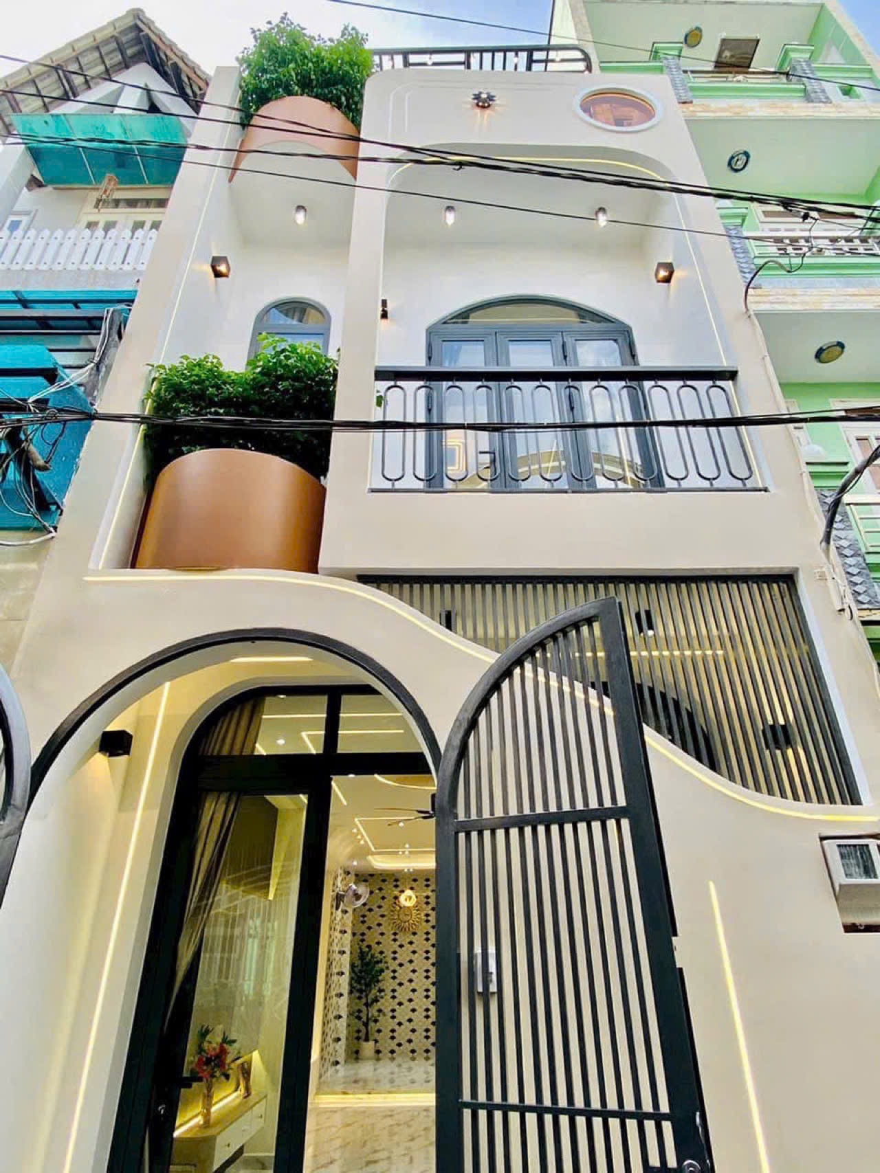 Nhà pháp lý rõ ràng DT 49,3m2 giá 3tỷ1 đường Hoàng Việt P.4 Tân Bình