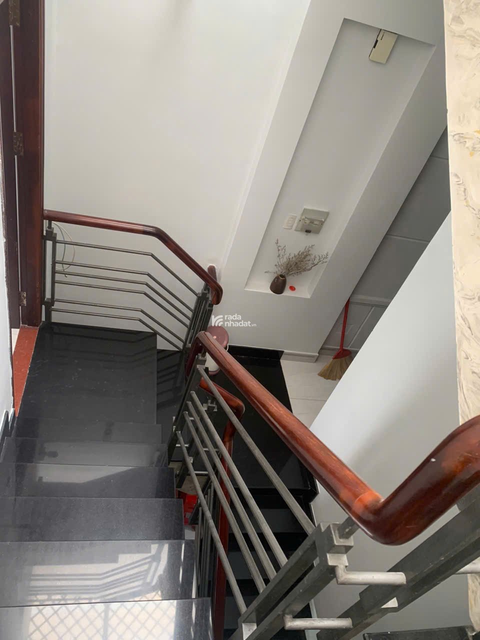 Hẻm 10m gần Chợ Tân Hương, 80m2, 3 tầng, 5PN, Chỉ 10.8 tỷ TL