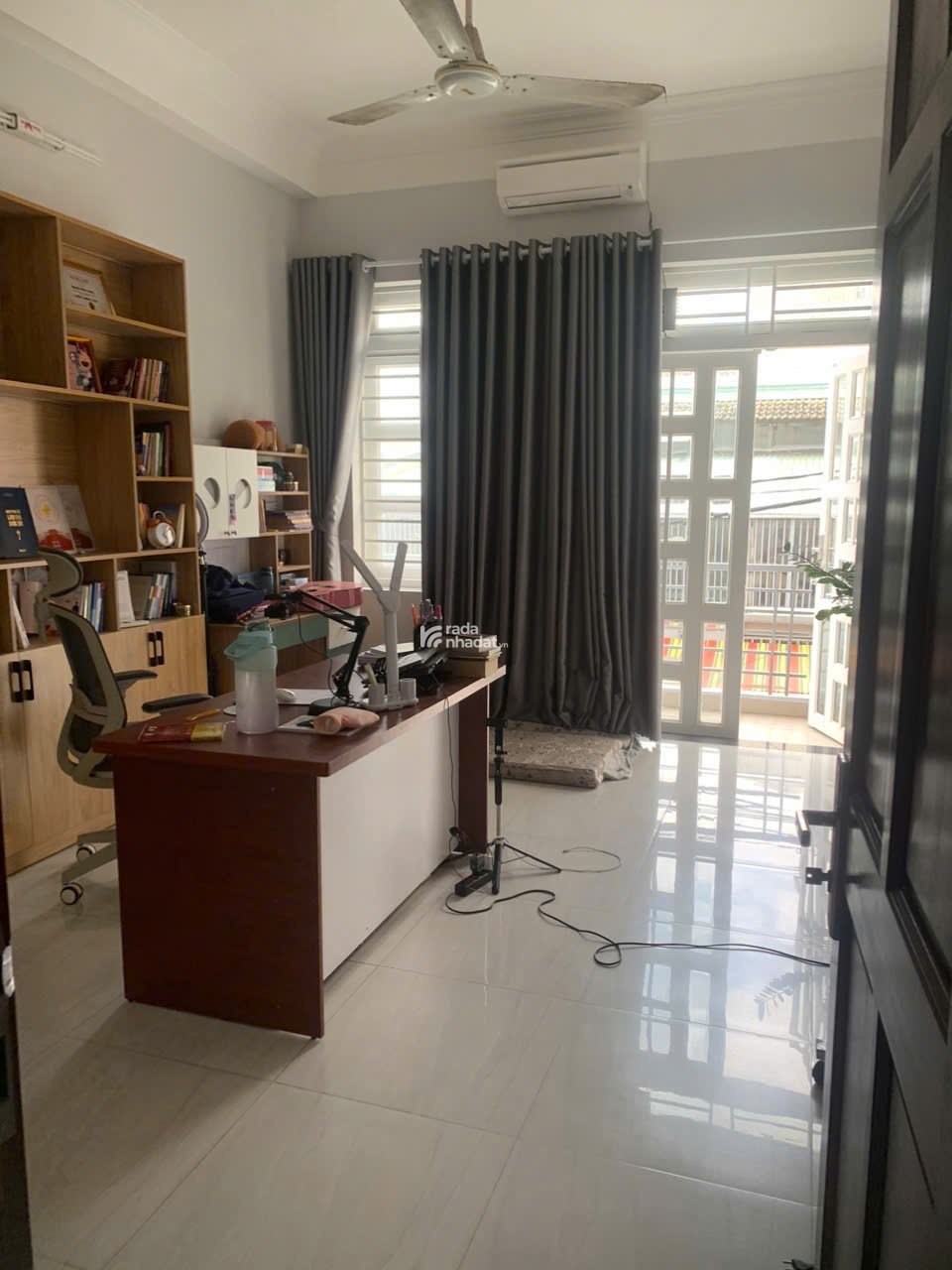 Hẻm 10m gần Chợ Tân Hương, 80m2, 3 tầng, 5PN, Chỉ 10.8 tỷ TL