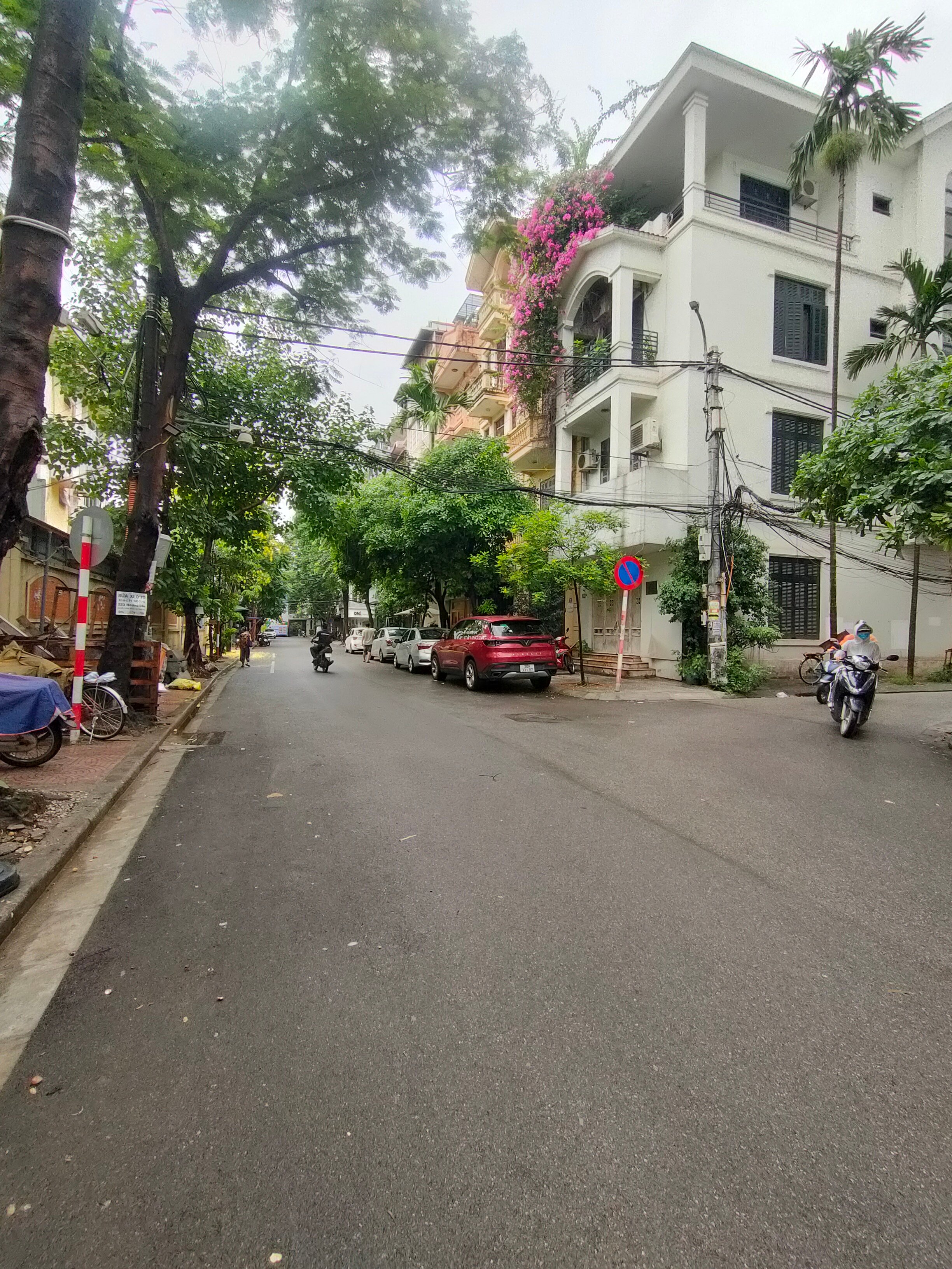 .ĐỘC NHẤT BA ĐÌNH VỊ TRÍ ĐẲNG CẤP,AN NINH KIỂM SOÁT RA VÀO 24/7 -KHÔNG GIAN KHOÁNG ĐẠT, Ở TỐT..  