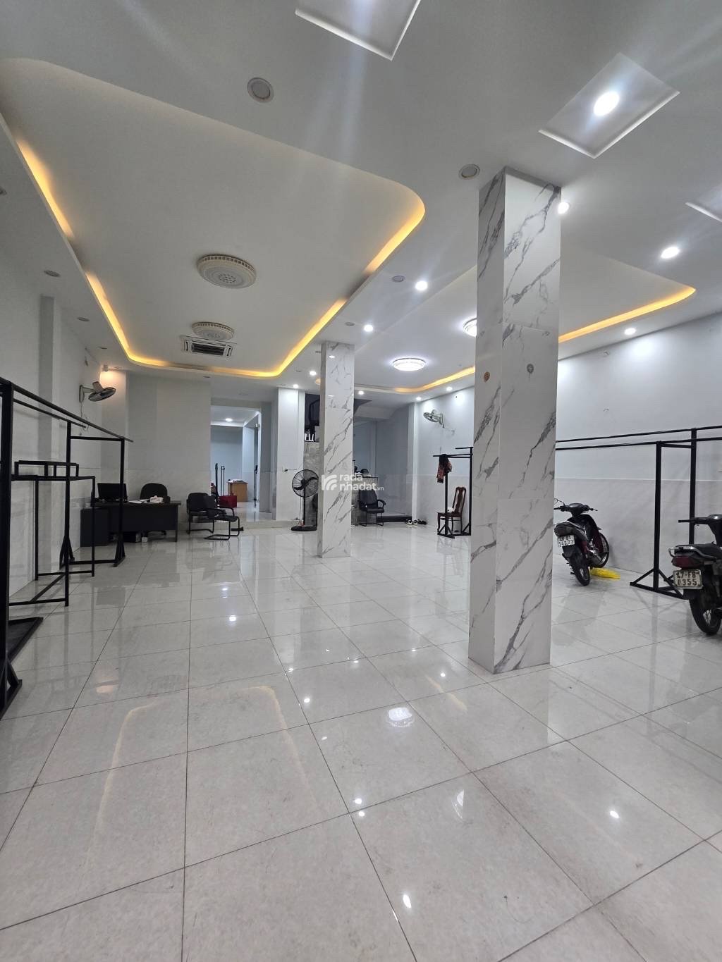 Mặt tiền Bình Tân, vị trí kinh doanh sầm uất, 1trệt 3lầu, 8 phòng ngủ