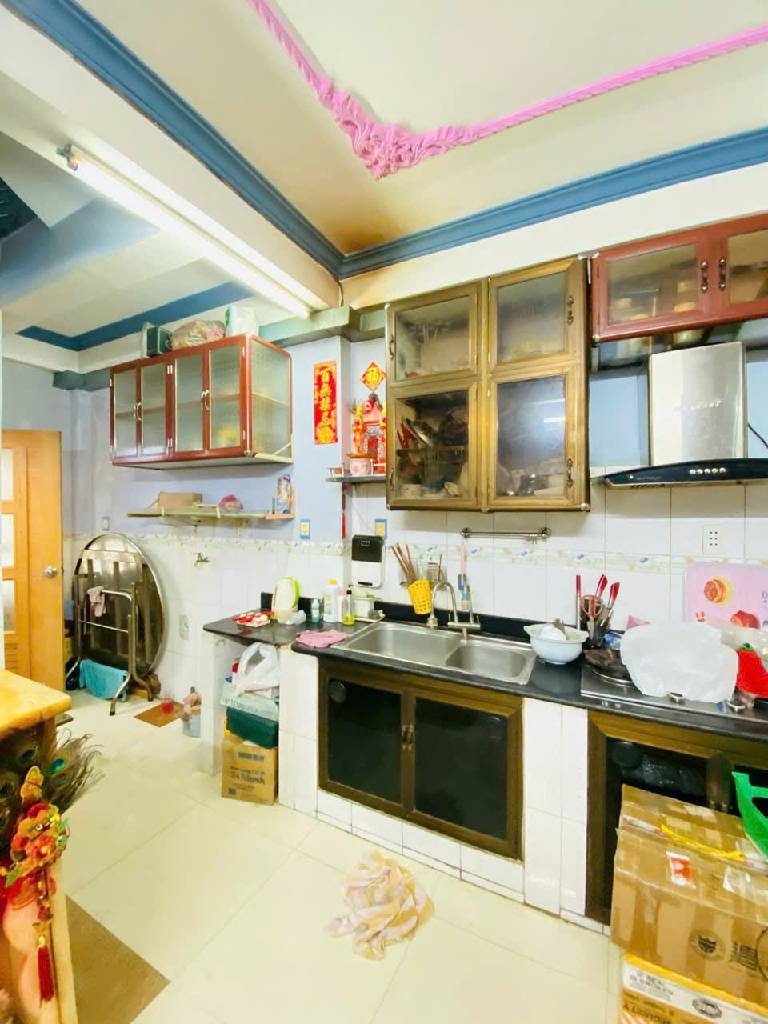 NHÀ ĐẸP 5 TẦNG BTCT SÁT BÊN ĐẦM SEN SẴN DÒNG TIỀN 15 THÁNG.