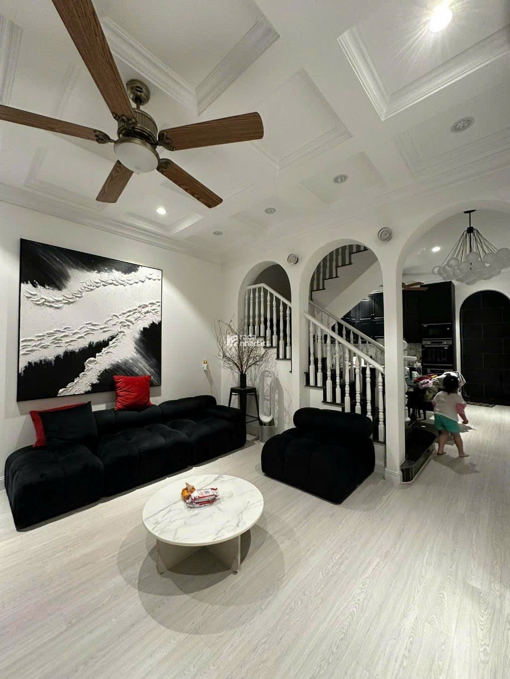 NGAY VINCOM NAM LONG - HÀNG XÓM CA SĨ NỔI TIẾNG - FULL NỘI THẤT CAO CẤP - HẺM XE HƠI TỚI NHÀ