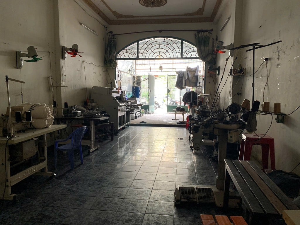 Đặc điểm: Ngay ủy ban nhân dân Quận , Bệnh viện , Trung tâm thương mại , Trường học các cấp ,