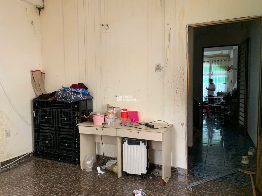 Đặc điểm: Ngay ủy ban nhân dân Quận , Bệnh viện , Trung tâm thương mại , Trường học các cấp ,