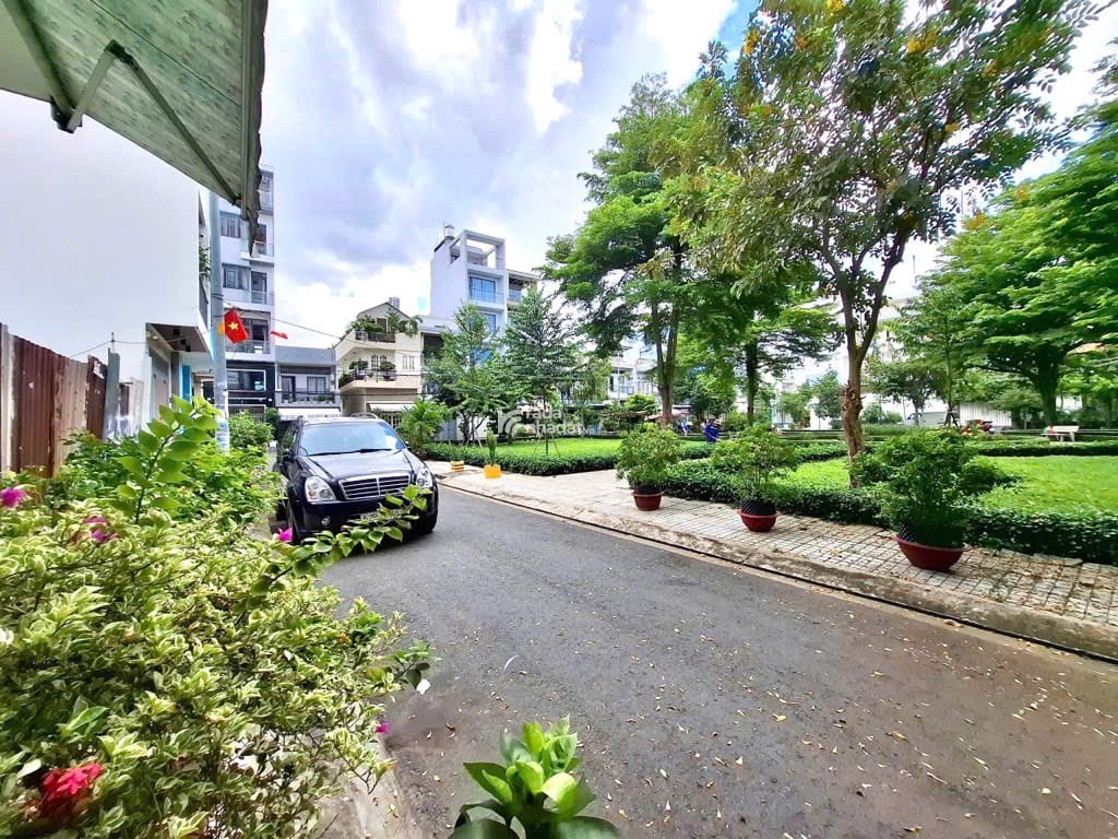 Bán Nhà KDC View Công Viên 105m2(6x17.5), 3 Tầng Tạ Quang Bửu Quận 8