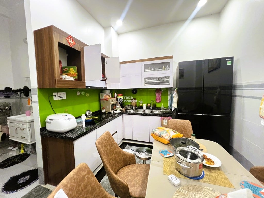 NHÀ ĐẸP XE TẢI TRÁNH  FULL NỘI THẤT  GẦN LÊ VĂN VIỆT