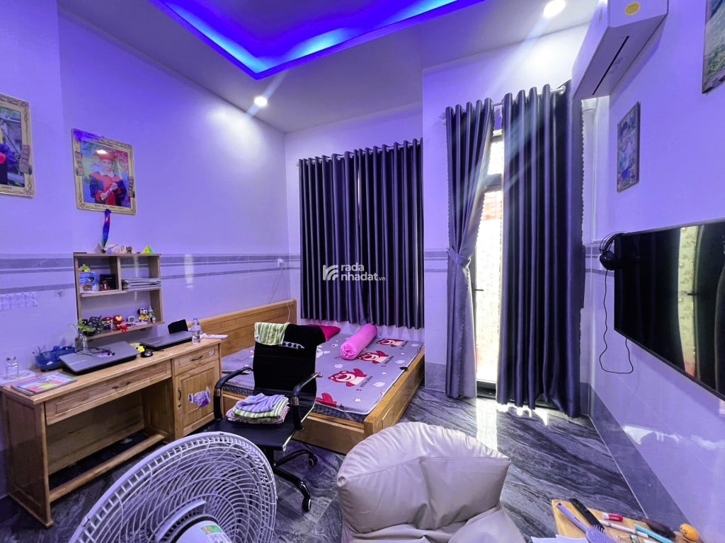 NHÀ ĐẸP XE TẢI TRÁNH  FULL NỘI THẤT  GẦN LÊ VĂN VIỆT