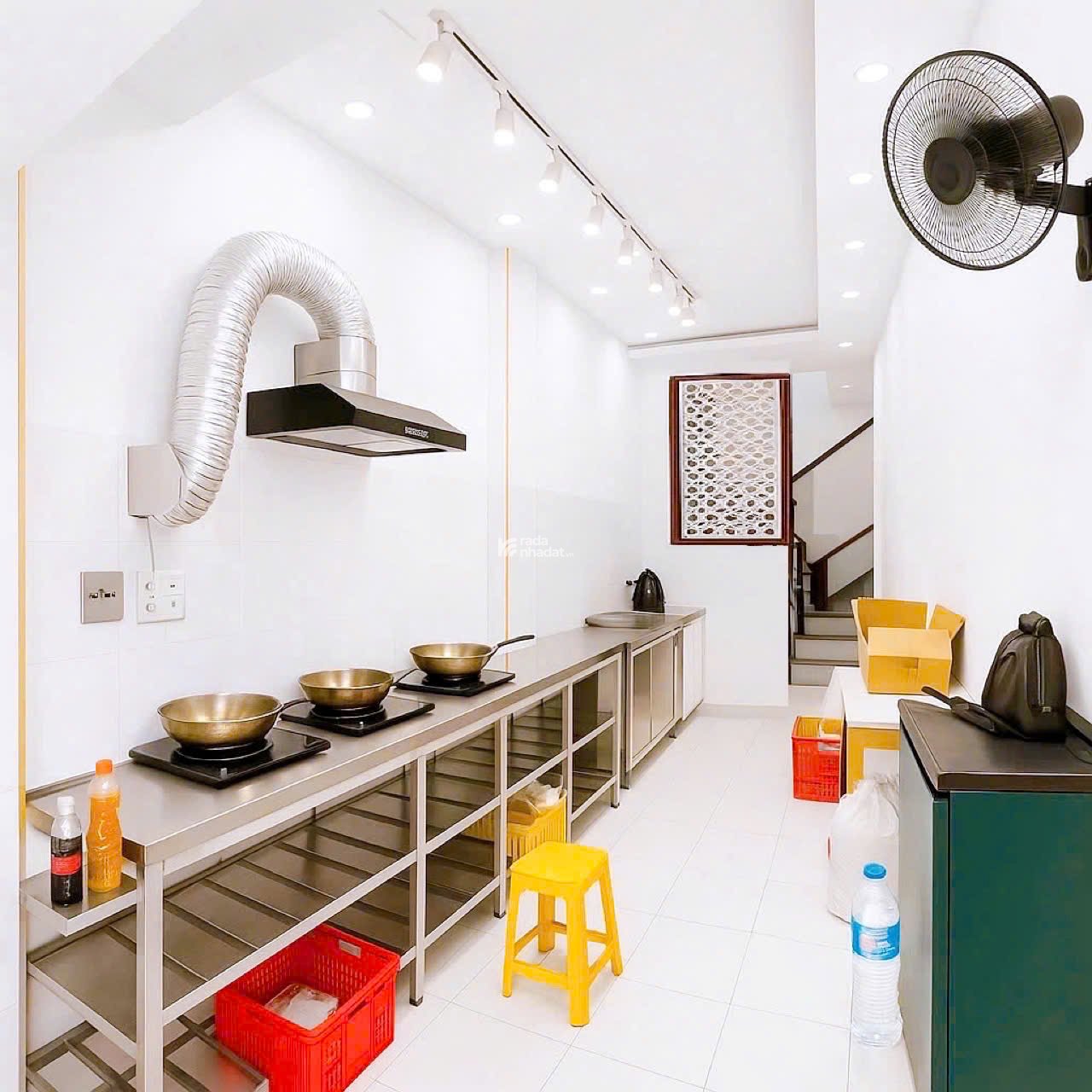 Bán nhà Mặt tiền Cách Mạng Tháng Tám, QUẬN TÂN BÌNH, 5 tầng, DT 3 x 9 m, Giá 8.9 tỷ