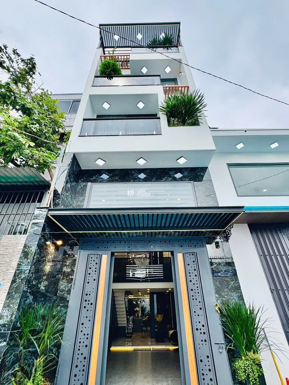 NHÀ MỚI XÂY  MẶT TIỀN ĐẸP GIỮA TRUNG TÂM BÌNH TÂN