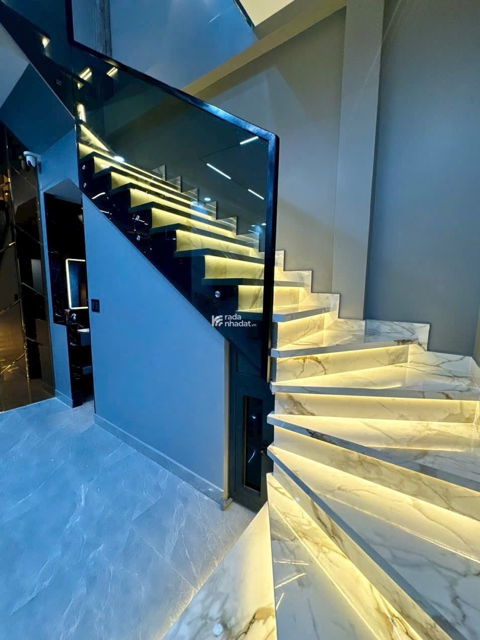 Siêu phẩm nhà phố 4 tầng HXH 8M Lạc Long Quân, phường 8, Tân Bình chỉ 8.95 tỷ