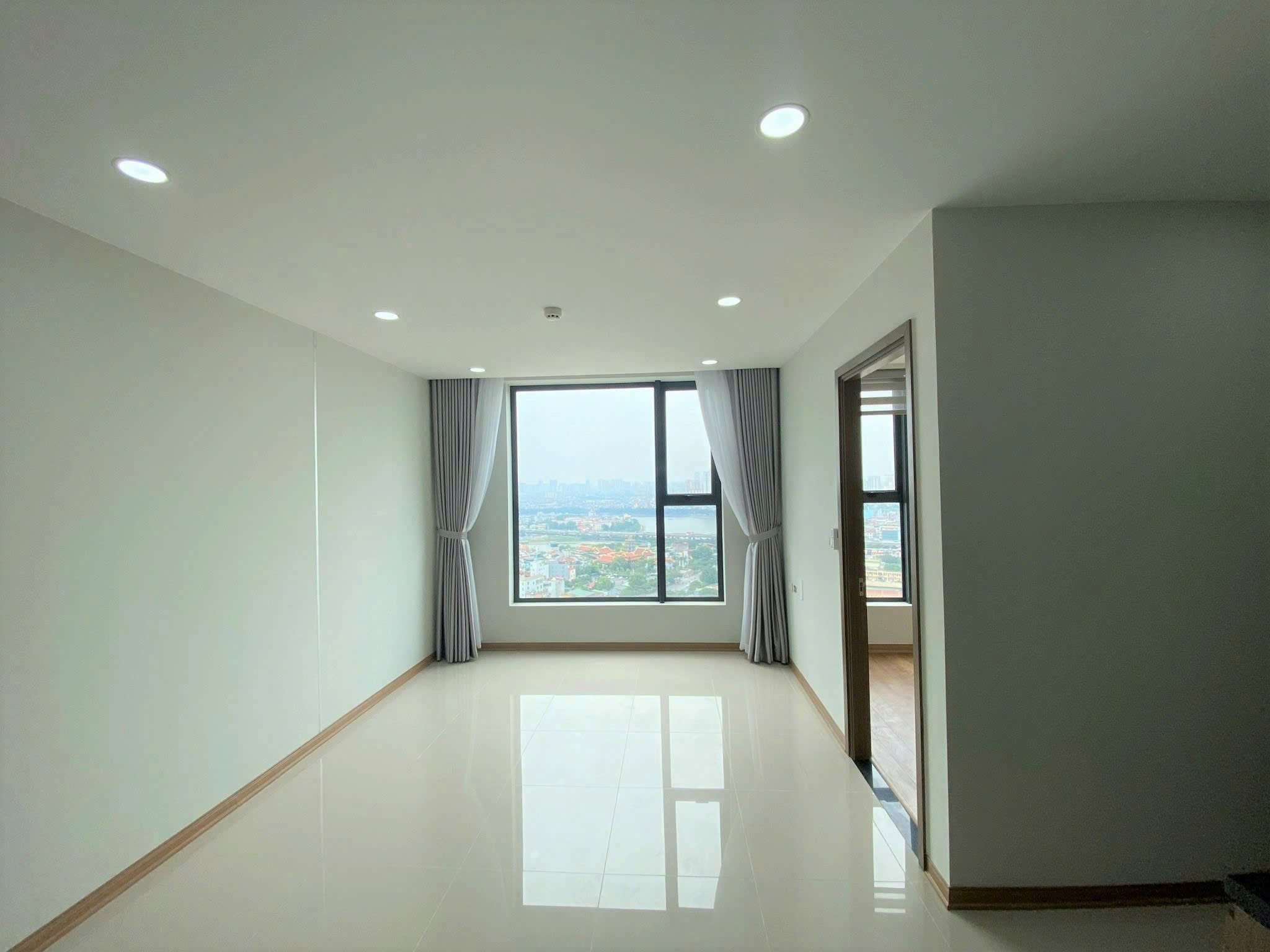 Cần bán nhanh căn hộ Rose Town 2 ngủ 2wc đồ cơ bản sẵn sổ đỏ giá bán 4.6ty