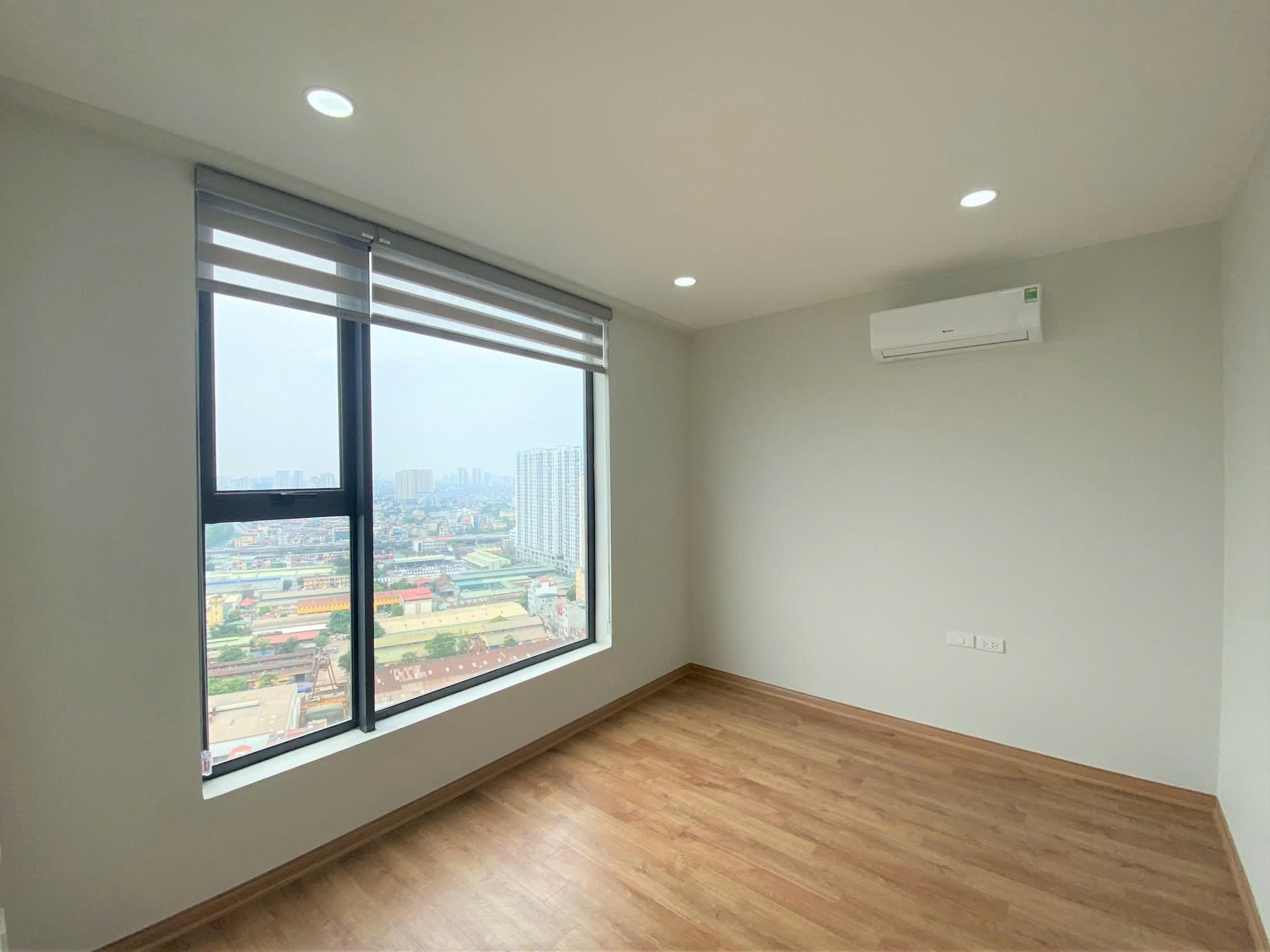 Cần bán nhanh căn hộ Rose Town 2 ngủ 2wc đồ cơ bản sẵn sổ đỏ giá bán 4.6ty