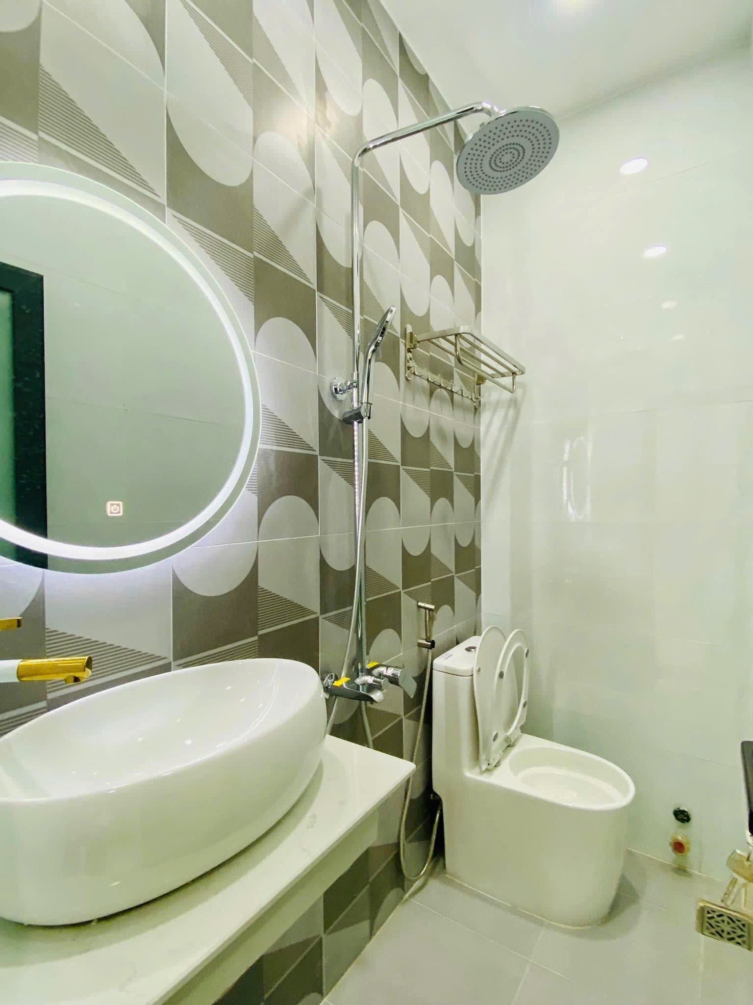 Bán nhà riêng tại Nguyễn Thiện Thuật P3 Q3 giá 2tỷ450 DT 31.36m2