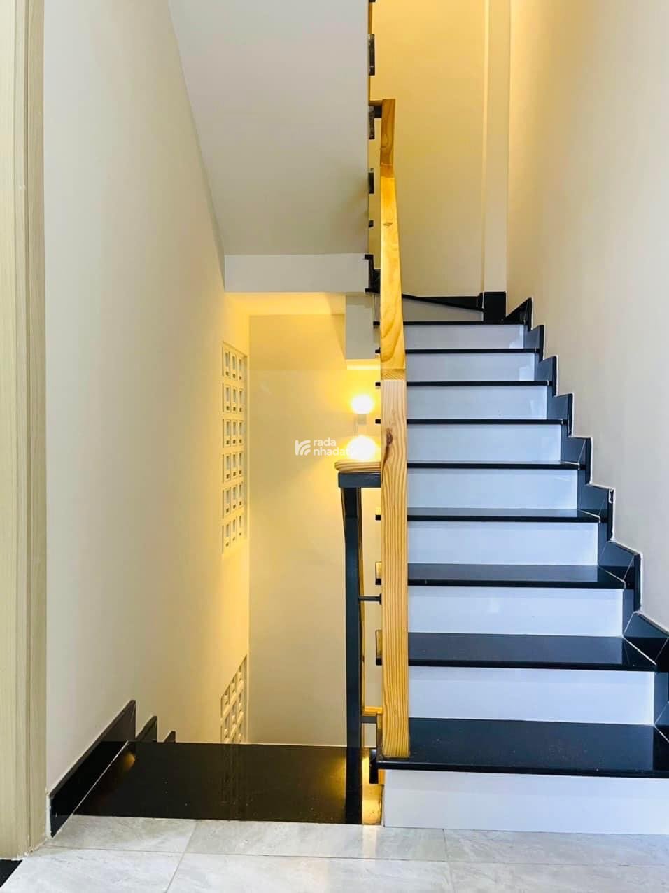 Bán gấp căn 41,5m2 giá 1 tỷ 850 triệu đường Phan Huy Ích, phường 14, Gò Vấp, hẻm xe hơi 4m.