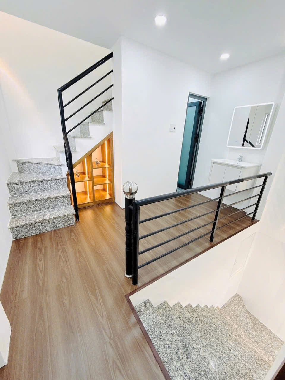 Bán gấp nhà HXH Nguyễn Thượng Hiền, Bình Thạnh giá chỉ 3 tỷ 750, CN đủ 45m2, SHR đầy đủ tiện nghi