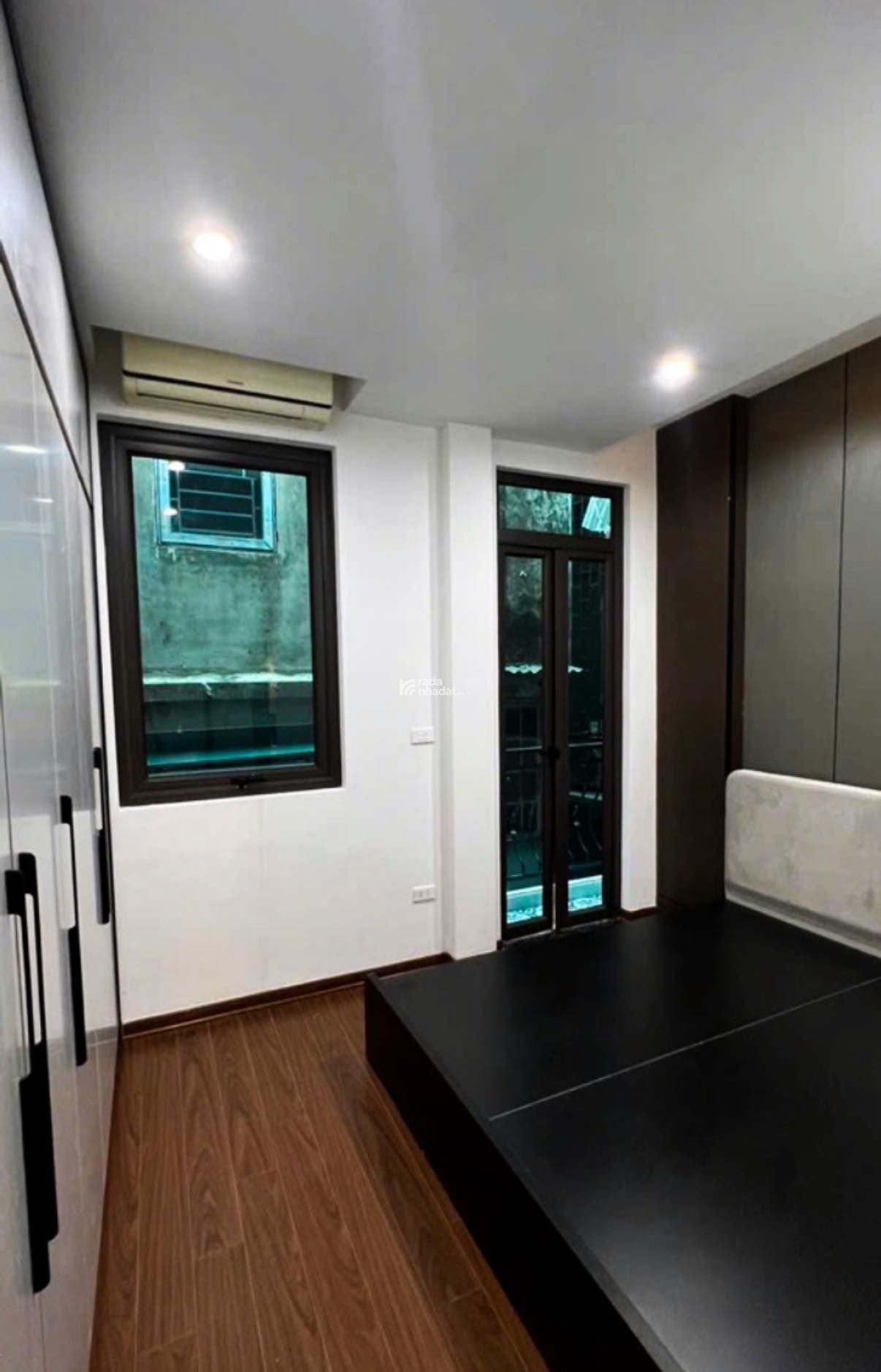 Bán căn hộ Golden Palm, 119m2, 3 phòng ngủ, 2 vệ sinh, ban công Đông Nam, full nội thất cao cấp