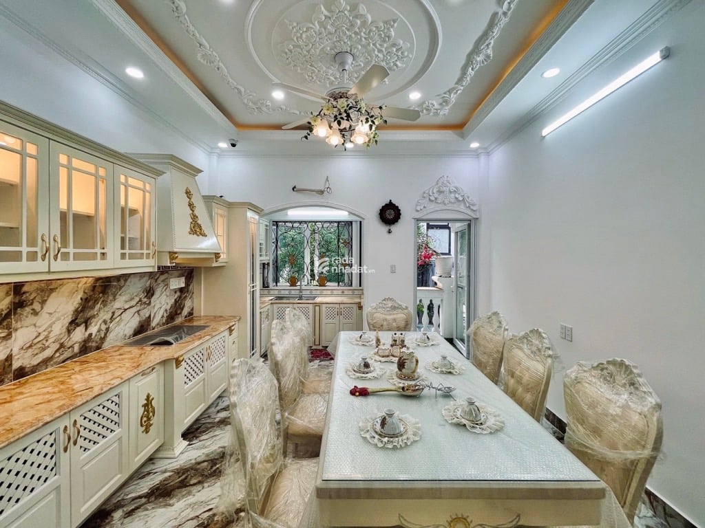 Siêu phẩm mặt tiền đường 3 Tháng 2 - 5 tầng kiểu Âu - hot Quận 10 cuối năm 2025